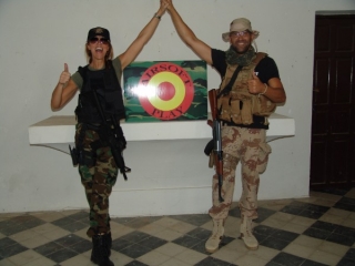hombre y mujer airsoft.JPG